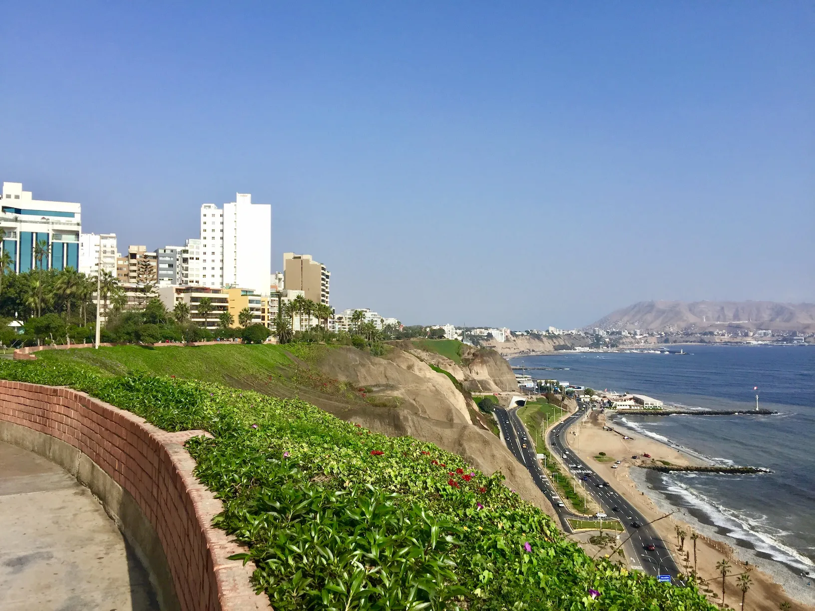 Malecón cerca del proyecto Versia